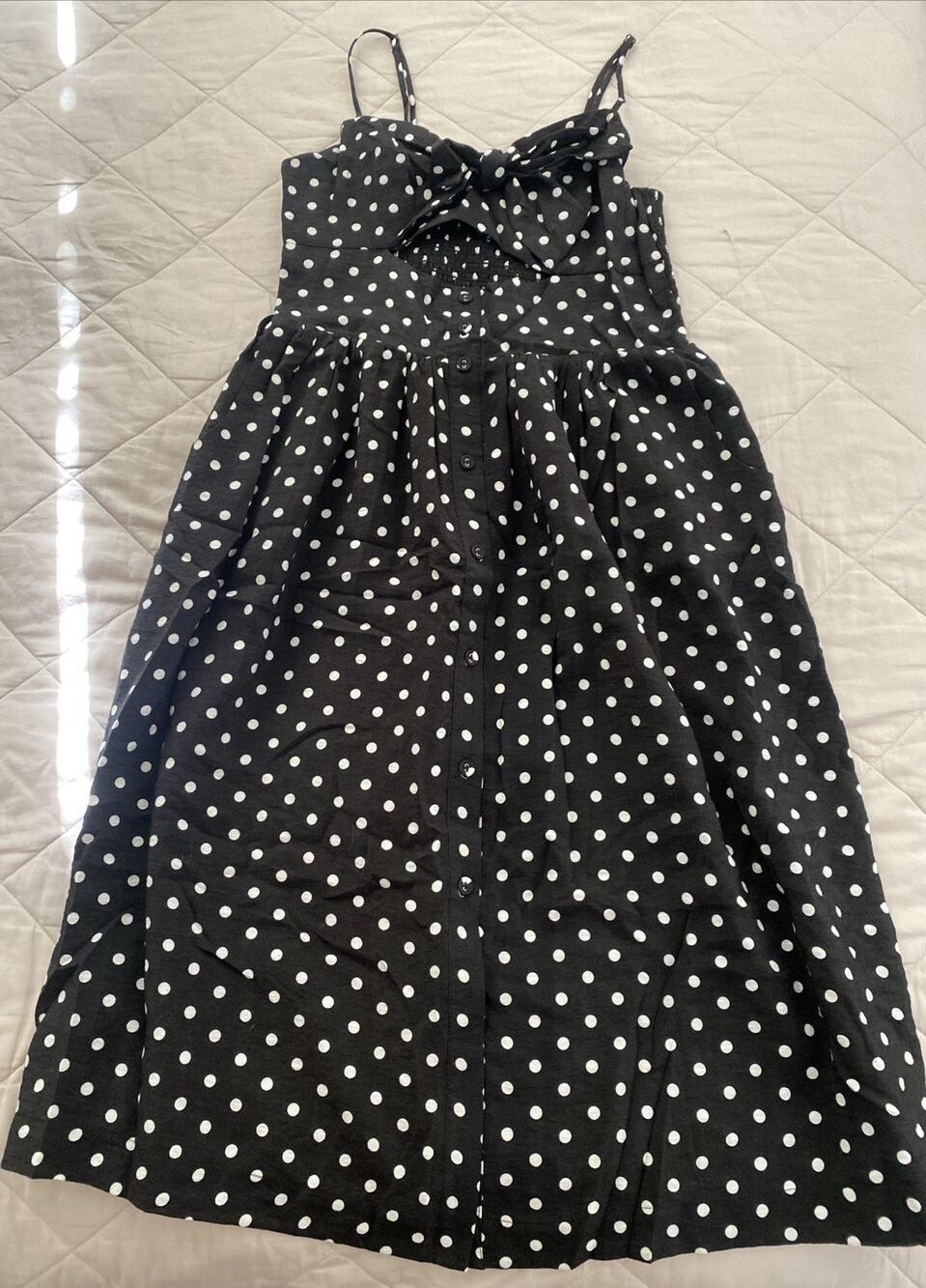 XHILARATION BLACK & WHITE POLKA DOT DRESS SIZE MEDIUM W/POCKETS